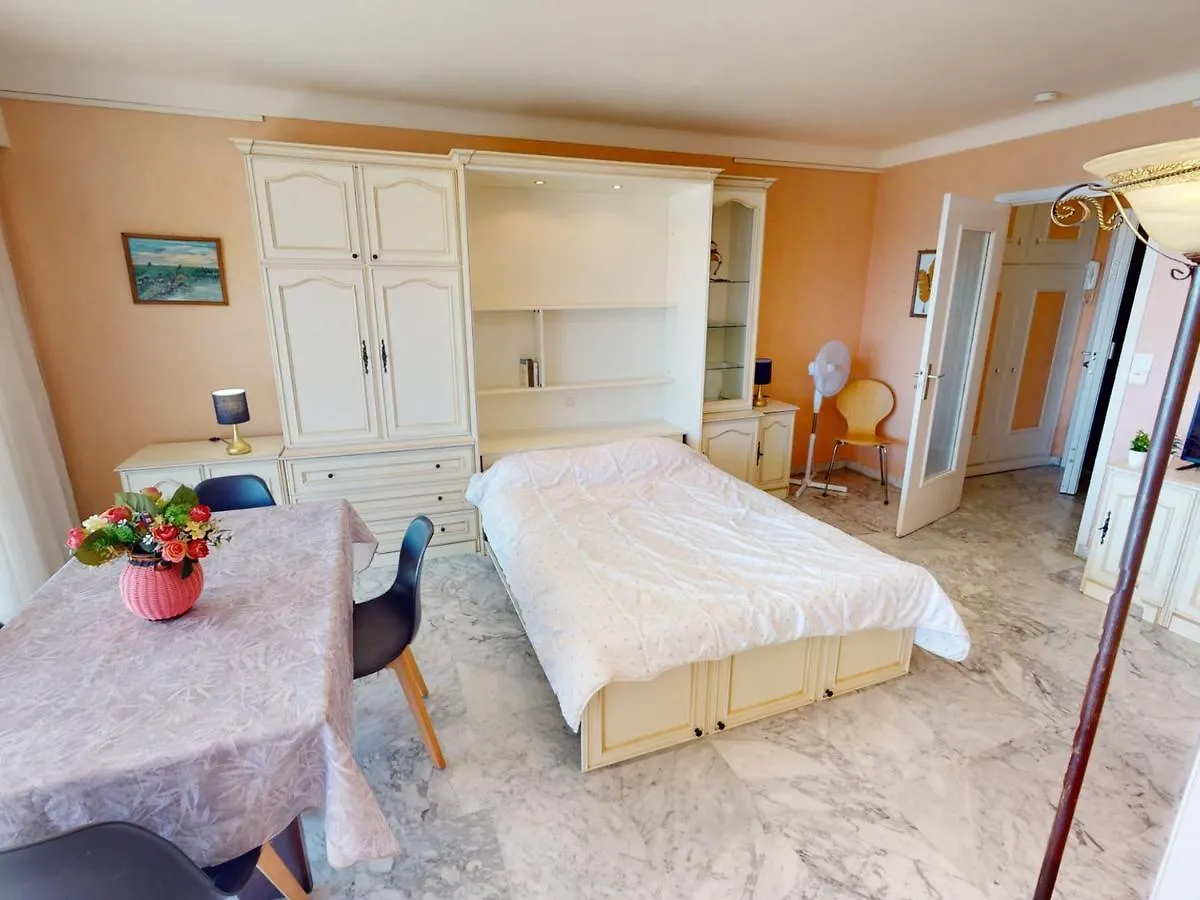 Studio Spacieux Avec Terrasse, Parking, Face Mer, Proche Plages Et Commodites - Fr-1-196-320 Roquebrune-Cap-Martin