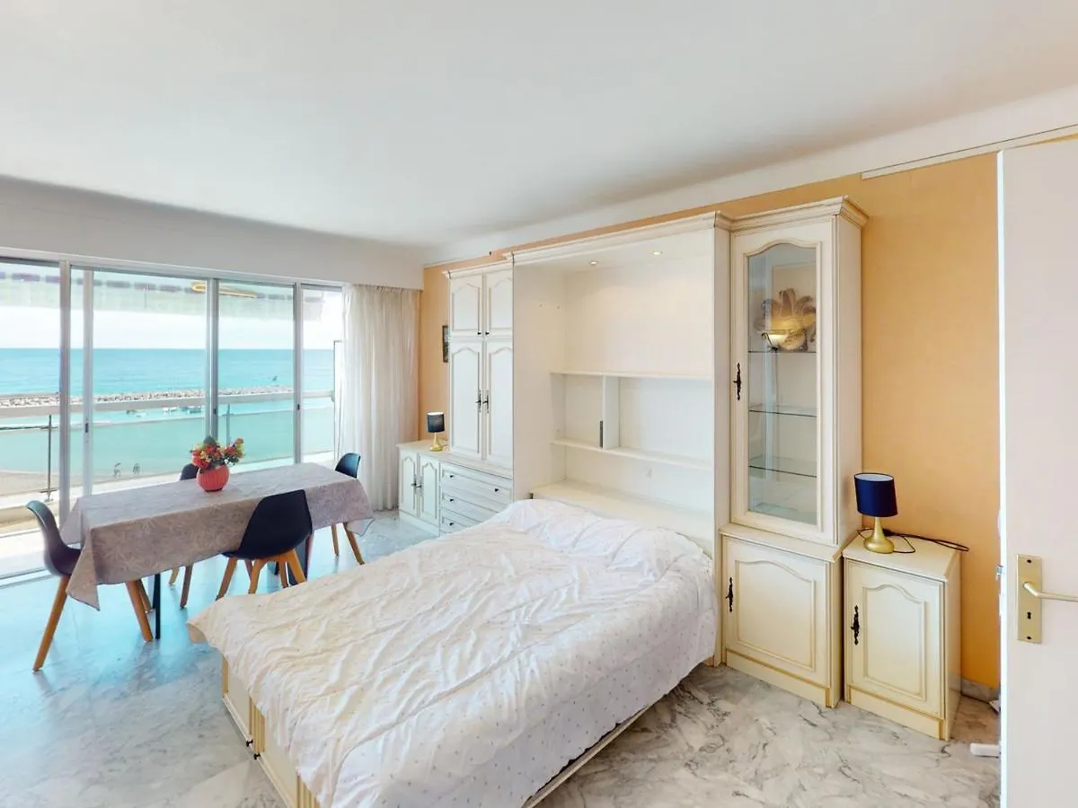 Studio Spacieux Avec Terrasse, Parking, Face Mer, Proche Plages Et Commodites - Fr-1-196-320 Roquebrune-Cap-Martin